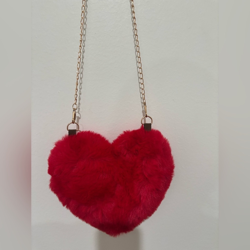 Heart-Shaped Faux Fur Crossbody Bag - Red - Picture 5 of 10